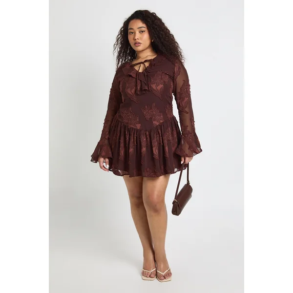 Robe Mini Grande Taille À Motif Floral Dévoré Et Ourlet Asymétrique