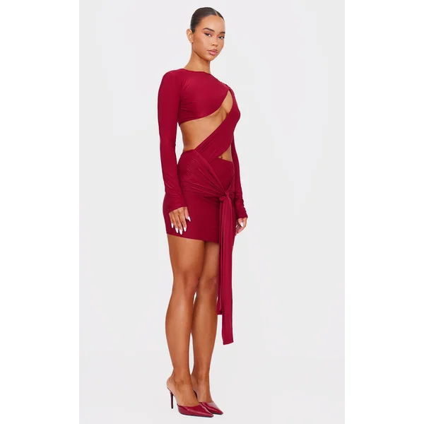 Robe Moulante Drapée À Manches Longues Avec Découpe Poitrine