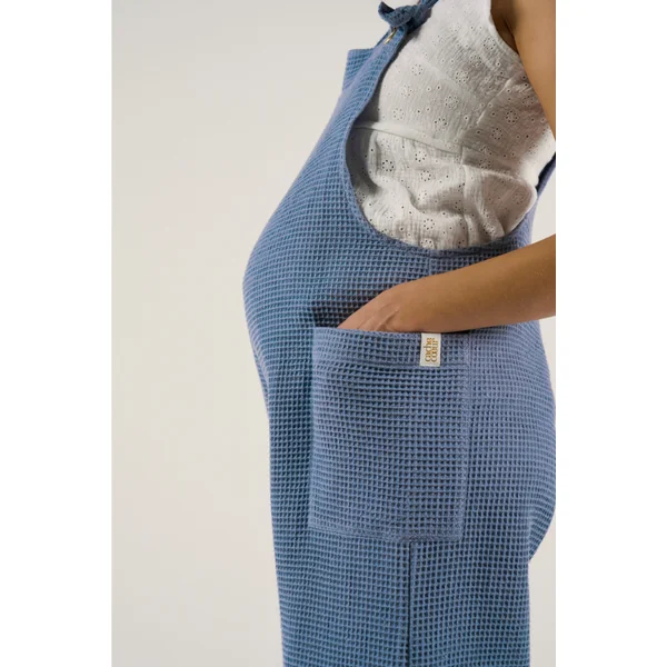 Salopette de grossesse bleue en maille gaufrée – Confort & style au quotidien