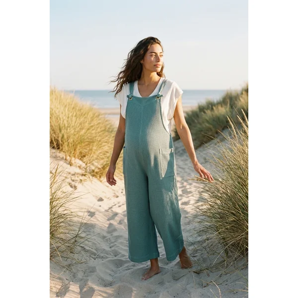 Salopette de grossesse verte en coton gaufré – confort et style naturel