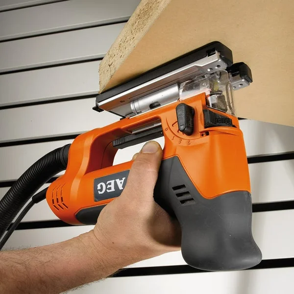 Scie sauteuse pendulaire 705W AEG