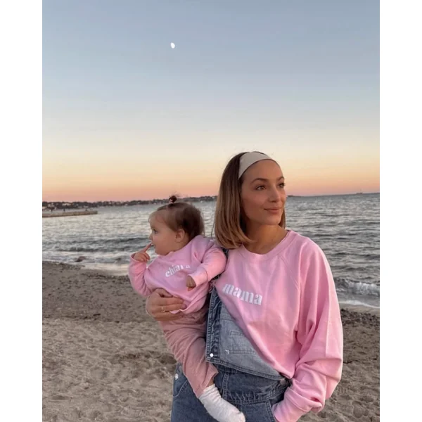 Sweat rose personnalisé "Mama" – Confort et style pour maman