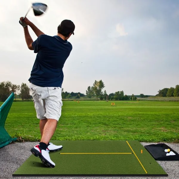 Tapis de Frappe de Golf 152 x 117 cm Épaisseur 19mm Tapis d'Entraînement de Golf avec 2 Positions de Tee et 2 Bâtons d'Alignement 6 Trous de Tee Pré-percés