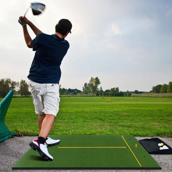Tapis de Frappe de Golf 152 x 117 cm Épaisseur 22mm Tapis d'Entraînement de Golf avec 2 Positions de Tee et 2 Bâtons d'Alignement 6 Trous de Tee Pré-percés