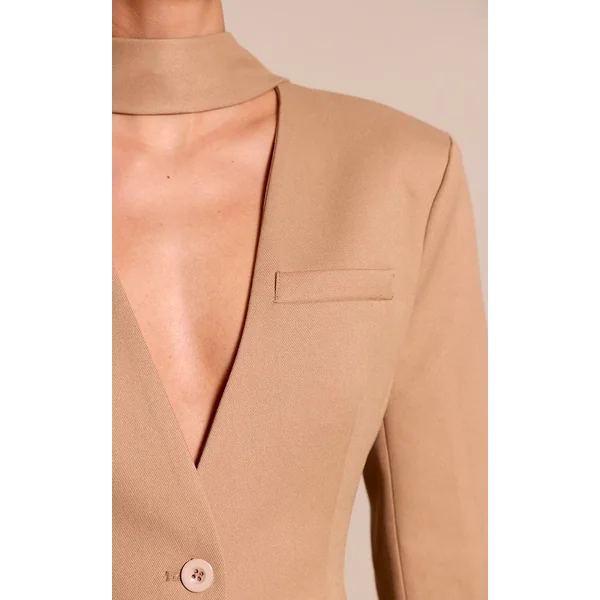 Taupe Blazer Cintré À La Taille Avec Détail Foulard Et Hanches Moulées