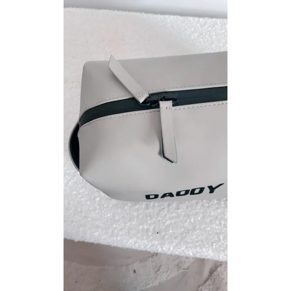 ✨ Trousse de Toilette Personnalisée DADDY COOL - Parce qu’un papa stylé mérite aussi ses essentiels bien rangés.
