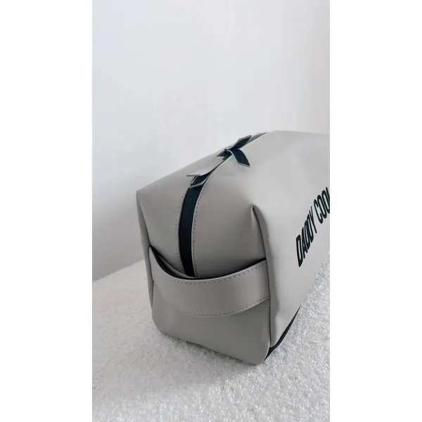 ✨ Trousse de Toilette Personnalisée DADDY COOL - Parce qu’un papa stylé mérite aussi ses essentiels bien rangés.